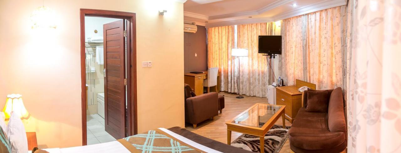 Kebbys Hotel Dar es Salaam Exterior foto